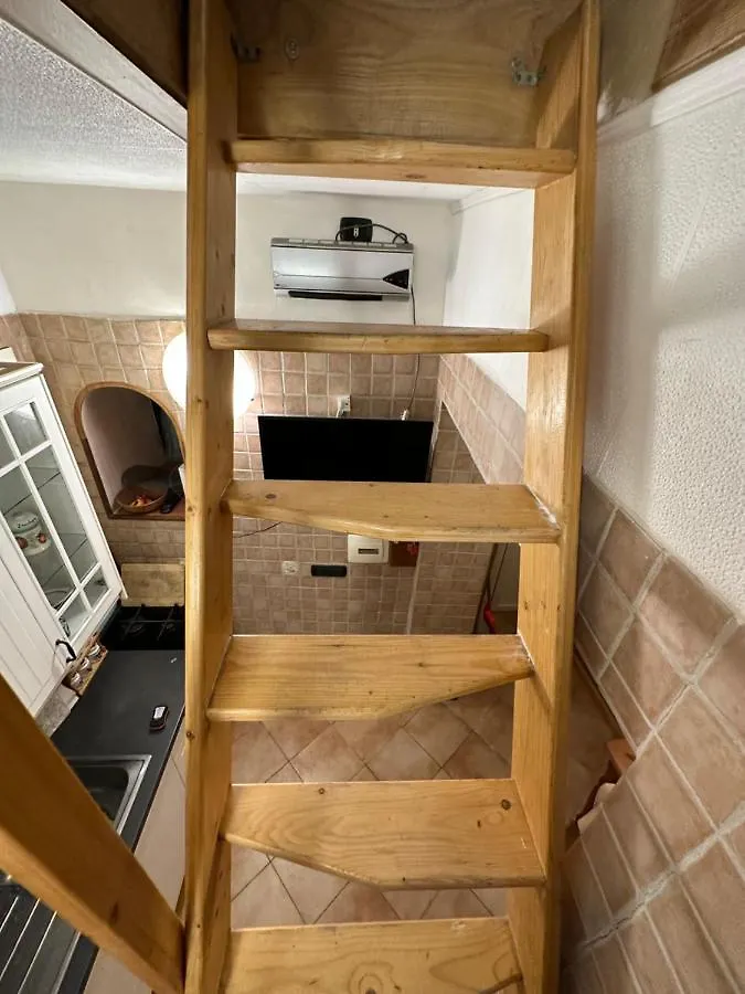 Tiny House - Spaccanapoli Apartment 0*, Naples